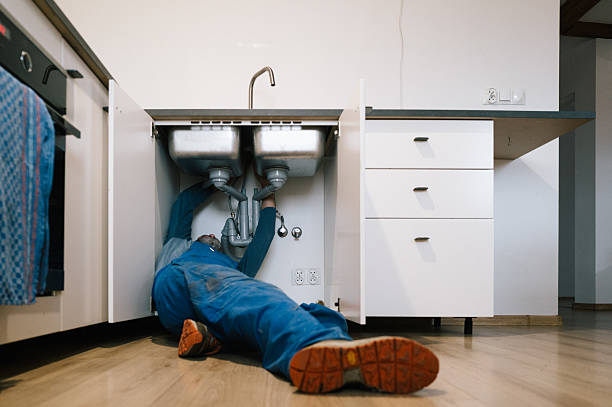 Professional Drain Cleaning technician working in Saratoga, CA